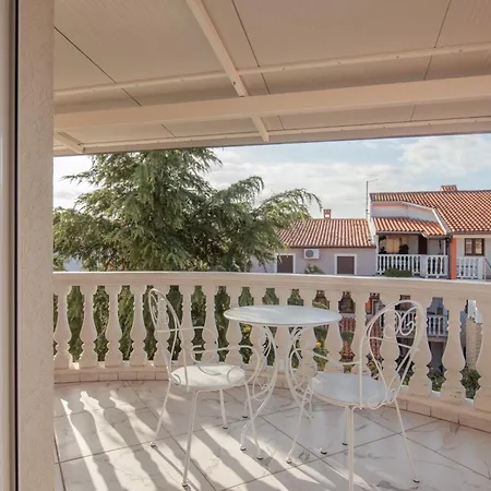 Vera 2 Hotell Fažana