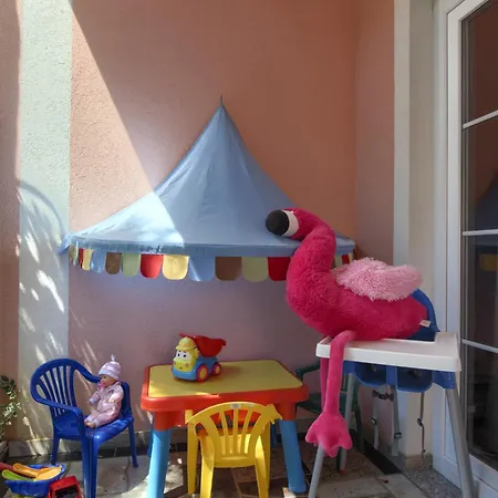 Vera 2 מלון
